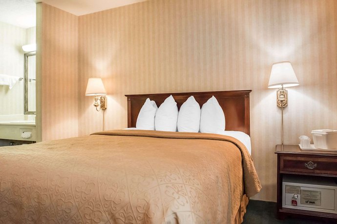 Imagen de la habitación del Hotel Quality Inn Pittsburgh Airport. Foto 11
