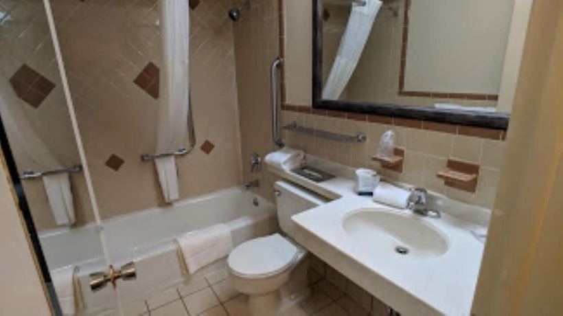 Imagen de la habitación del Hotel Quality Inn Pittsburgh Airport. Foto 17