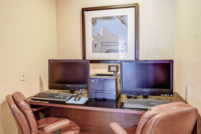 Imagen de los interiores del Hotel Quality Inn Placentia Anaheim Fullerton. Foto 14