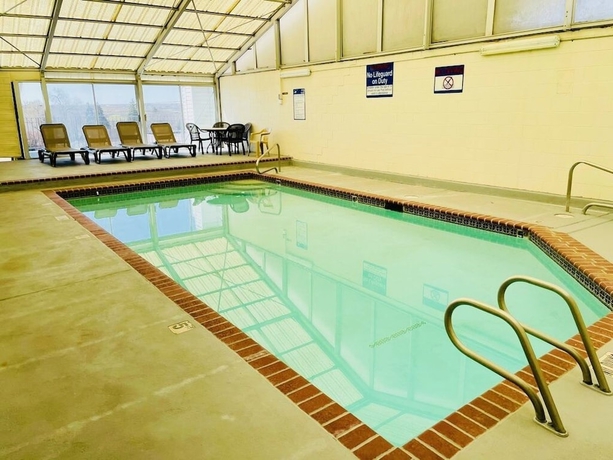 Imagen de la piscina del Hotel Quality Inn Price Gateway To Moab National Parks. Foto 19