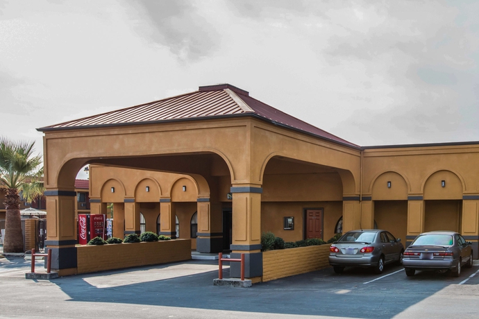 Imagen de los exteriores del Hotel Quality Inn Redding Near I-5. Foto 15