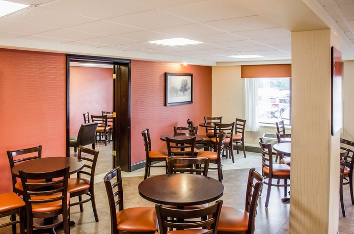 Imagen del bar/restaurante del Hotel Quality Inn Riverfront. Foto 4