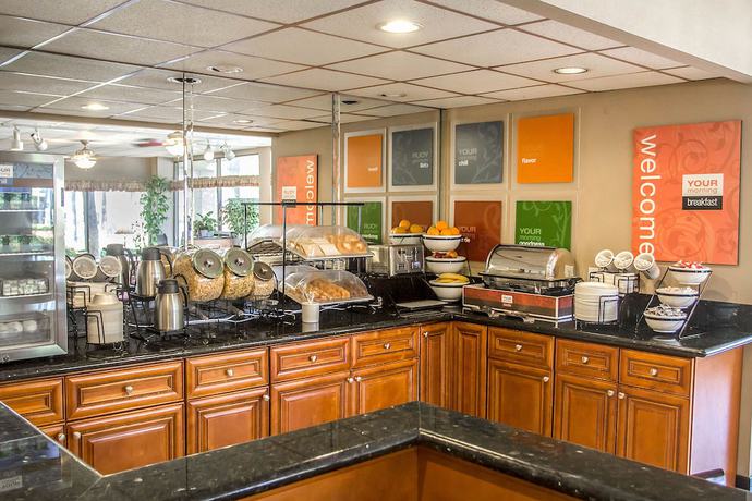 Imagen del bar/restaurante del Hotel Quality Inn Riverside near UCR and Downtown. Foto 3