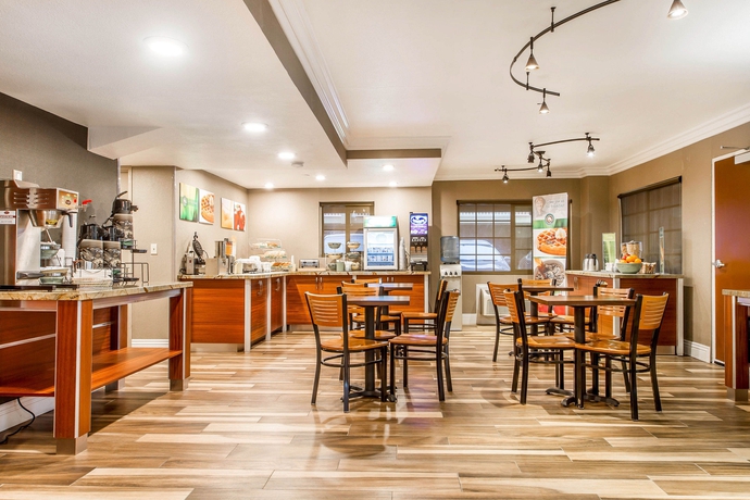 Imagen del bar/restaurante del Hotel Quality Inn Sacramento Convention Center. Foto 3