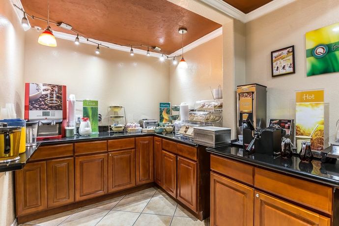 Imagen del bar/restaurante del Hotel Quality Inn Salinas. Foto 2