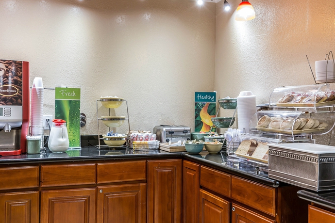 Imagen del bar/restaurante del Hotel Quality Inn Salinas. Foto 4