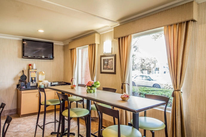 Imagen del bar/restaurante del Hotel Quality Inn San Jose Airport/silicon Valley. Foto 3