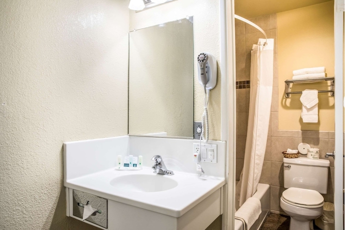 Imagen de la habitación del Hotel Quality Inn Santa Barbara. Foto 10