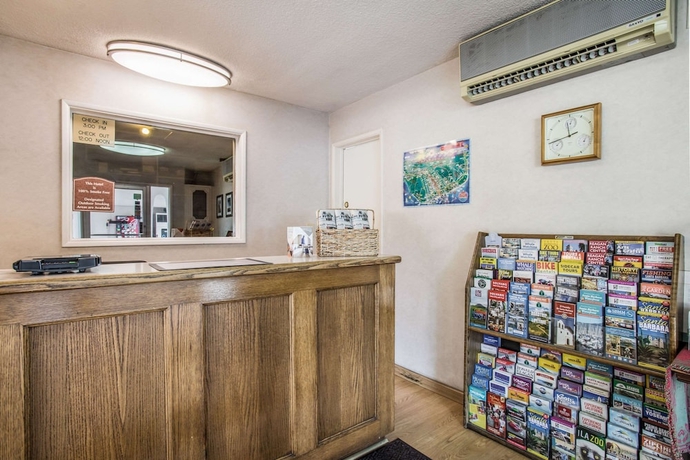 Imagen de los interiores del Hotel Quality Inn Santa Barbara. Foto 17