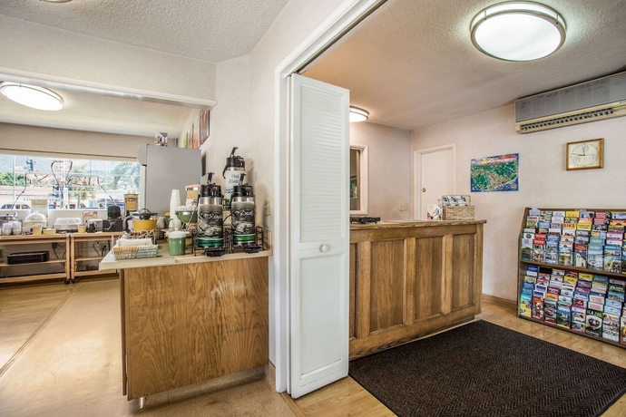 Imagen de los interiores del Hotel Quality Inn Santa Barbara. Foto 19