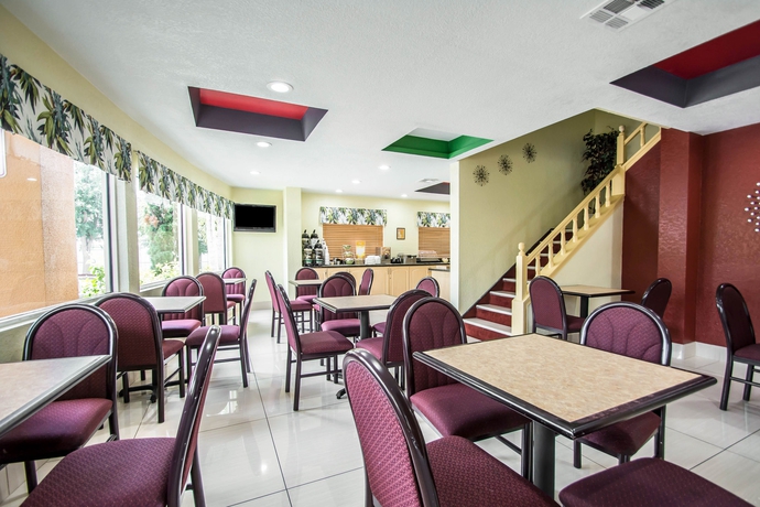 Imagen del bar/restaurante del Hotel Quality Inn Sarasota. Foto 4