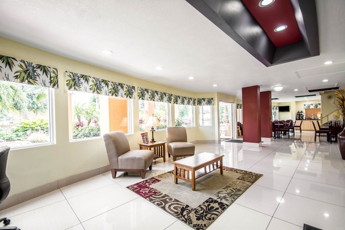 Imagen de los interiores del Hotel Quality Inn Sarasota. Foto 11
