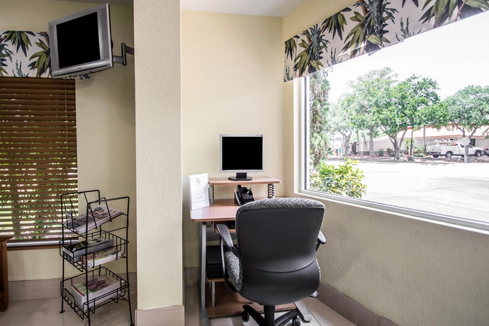 Imagen de los interiores del Hotel Quality Inn Sarasota. Foto 15