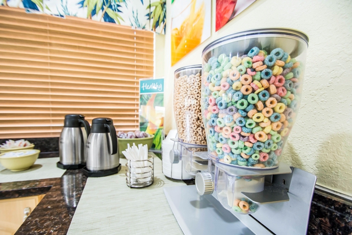 Imagen del bar/restaurante del Hotel Quality Inn Sarasota. Foto 6