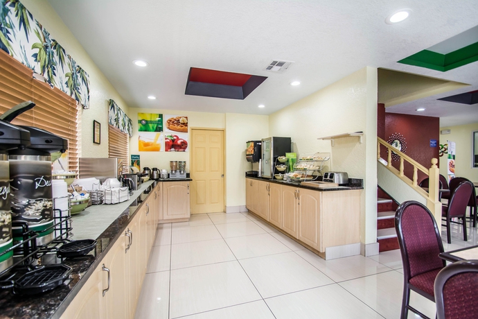 Imagen del bar/restaurante del Hotel Quality Inn Sarasota. Foto 7