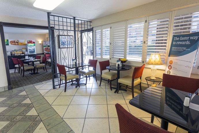 Imagen de los interiores del Hotel Quality Inn Savannah Historic District. Foto 9