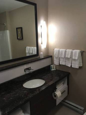 Imagen de la habitación del Hotel Quality Inn Sept-&Icirc;les. Foto 3