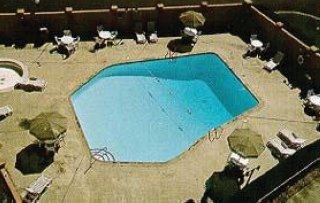 Imagen de la piscina del Hotel Quality Inn Six Flags. Foto 3
