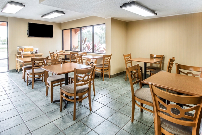 Imagen del bar/restaurante del Hotel Quality Inn St. Augustine Outlet Mall. Foto 5