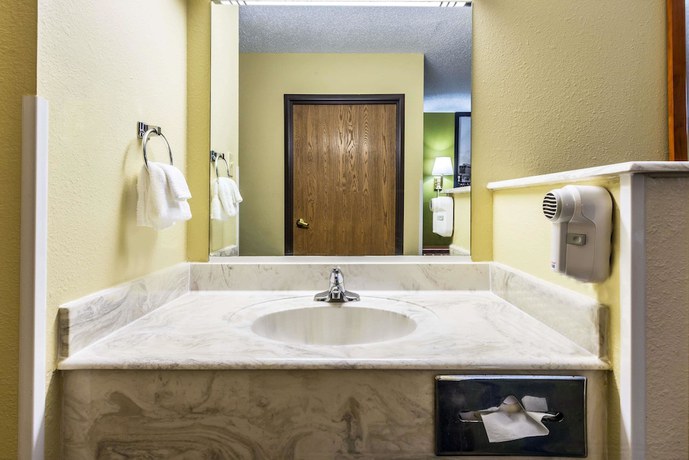 Imagen de la habitación del Hotel Quality Inn, Sulphur. Foto 8