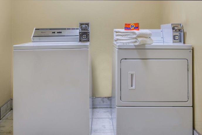 Imagen de los interiores del Hotel Quality Inn, Sulphur. Foto 15