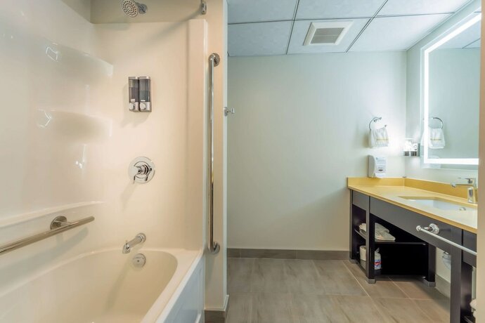 Imagen de la habitación del Hotel Quality Inn Sunshine Suites. Foto 11