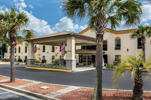 Imagen general del Hotel Quality Inn Surfside Myrtle Beach, Surfside Beach. Foto 1