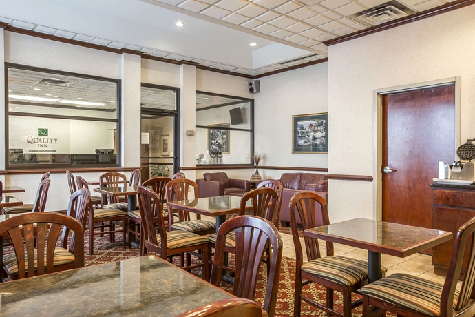 Imagen del bar/restaurante del Hotel Quality Inn Suwanee I-85. Foto 3
