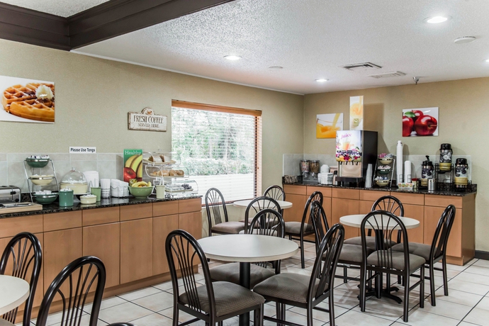 Imagen del bar/restaurante del Hotel Quality Inn Tallahassee Near University. Foto 8