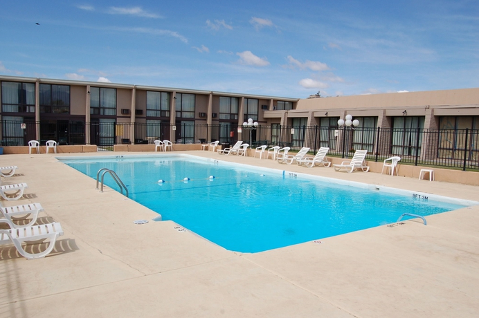 Imagen de la piscina del Hotel Quality Inn Taos. Foto 12