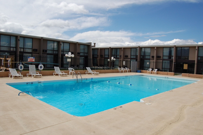 Imagen de la piscina del Hotel Quality Inn Taos. Foto 14
