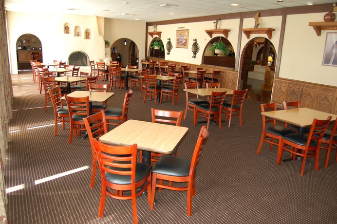 Imagen del bar/restaurante del Hotel Quality Inn Taos. Foto 3