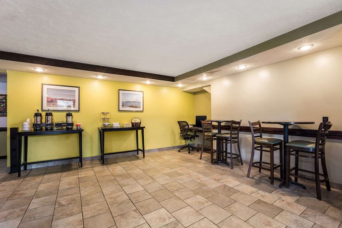 Imagen de los interiores del Hotel Quality Inn, Traverse City. Foto 19