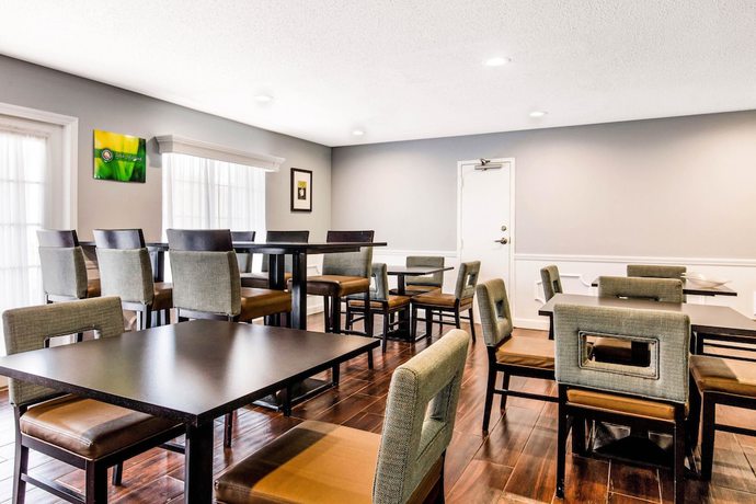 Imagen del bar/restaurante del Hotel Quality Inn Trussville I-59 exit 141. Foto 2