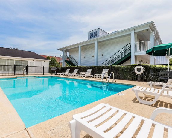 Imagen de la piscina del Hotel Quality Inn Trussville I-59 exit 141. Foto 19