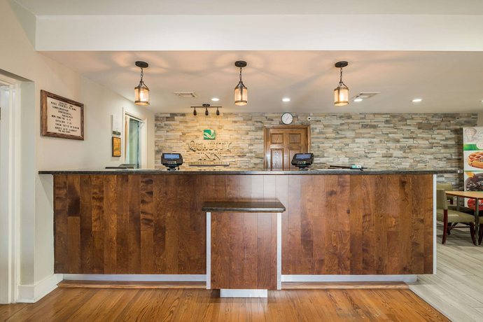 Imagen de los interiores del Hotel Quality Inn Tulsa Central. Foto 16