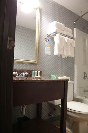 Imagen de la habitación del Hotel Quality Inn University Area. Foto 9