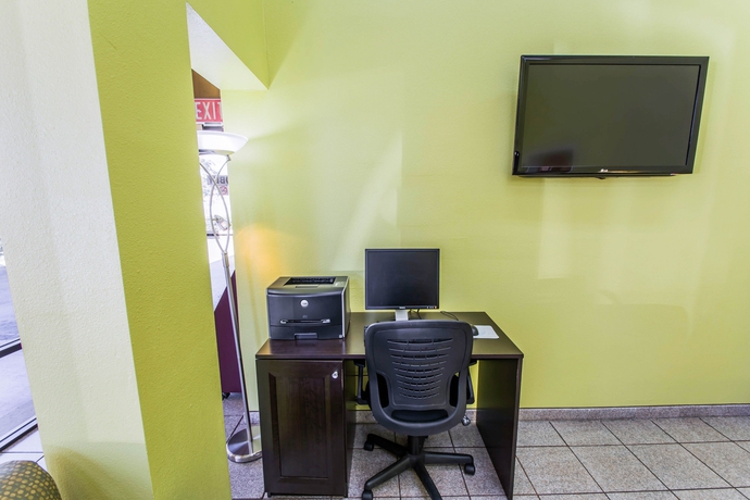 Imagen de los interiores del Hotel Quality Inn University. Foto 14
