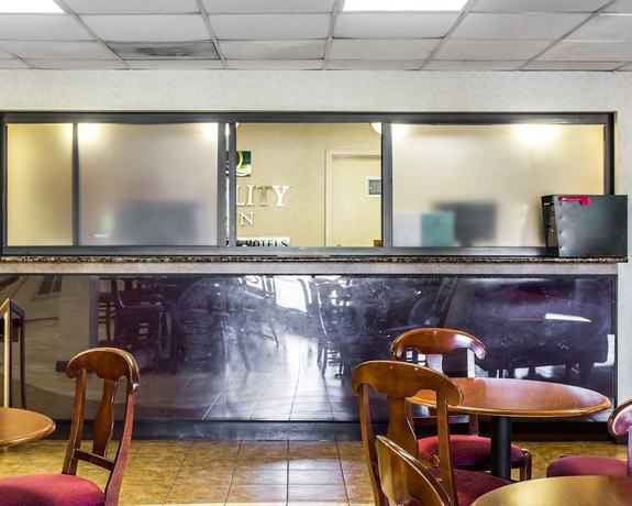 Imagen de los interiores del Hotel Quality Inn University, Winston-Salem. Foto 15