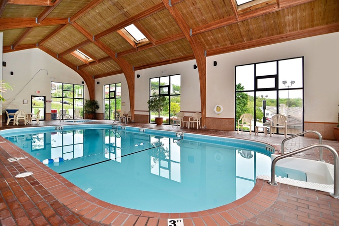 Imagen de la piscina del Hotel Quality Inn West-Branson Theatre District. Foto 15
