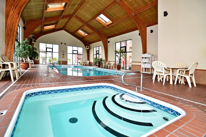 Imagen de la piscina del Hotel Quality Inn West-Branson Theatre District. Foto 16