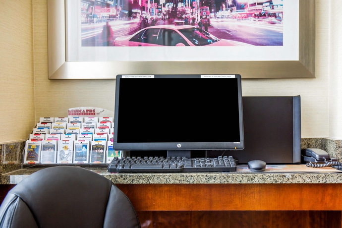 Imagen de los interiores del Hotel Quality Inn Woodside Queens. Foto 10