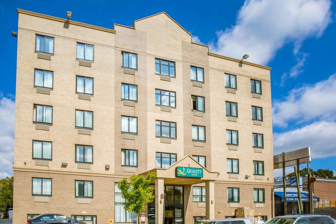 Imagen de los exteriores del Hotel Quality Inn Woodside Queens. Foto 7