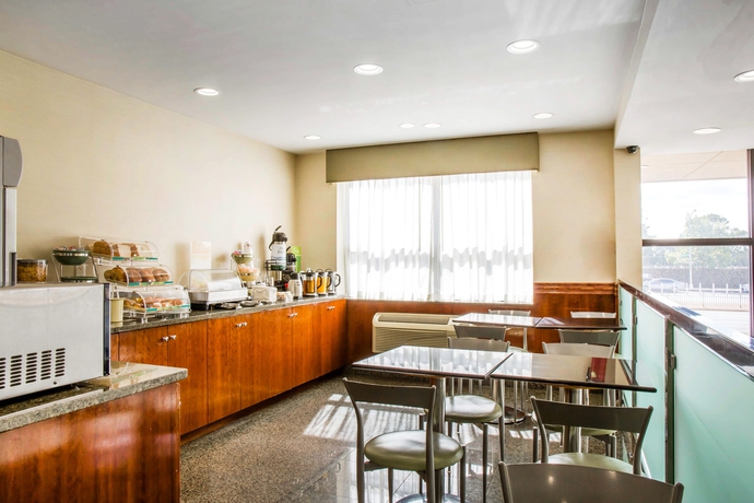 Imagen del bar/restaurante del Hotel Quality Inn Woodside Queens. Foto 2