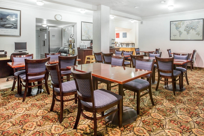 Imagen del bar/restaurante del Hotel Quality Inn Yosemite Valley Gateway. Foto 3