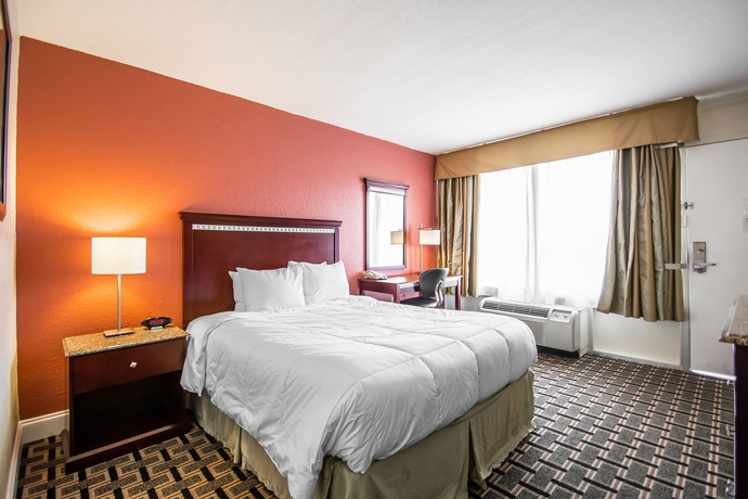Imagen de la habitación del Hotel Quality Inn & Conference Center. Foto 6