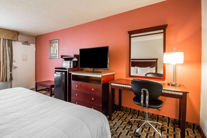 Imagen de la habitación del Hotel Quality Inn & Conference Center. Foto 9