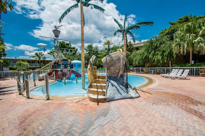 Imagen de la piscina del Hotel Quality Inn & Conference Center. Foto 15