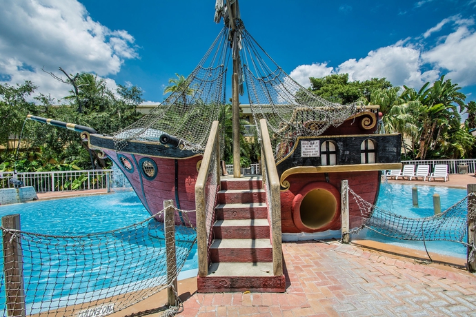 Imagen de la piscina del Hotel Quality Inn & Conference Center. Foto 16