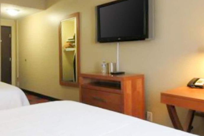 Imagen de la habitación del Hotel Quality Inn & Suites Airport. Foto 5